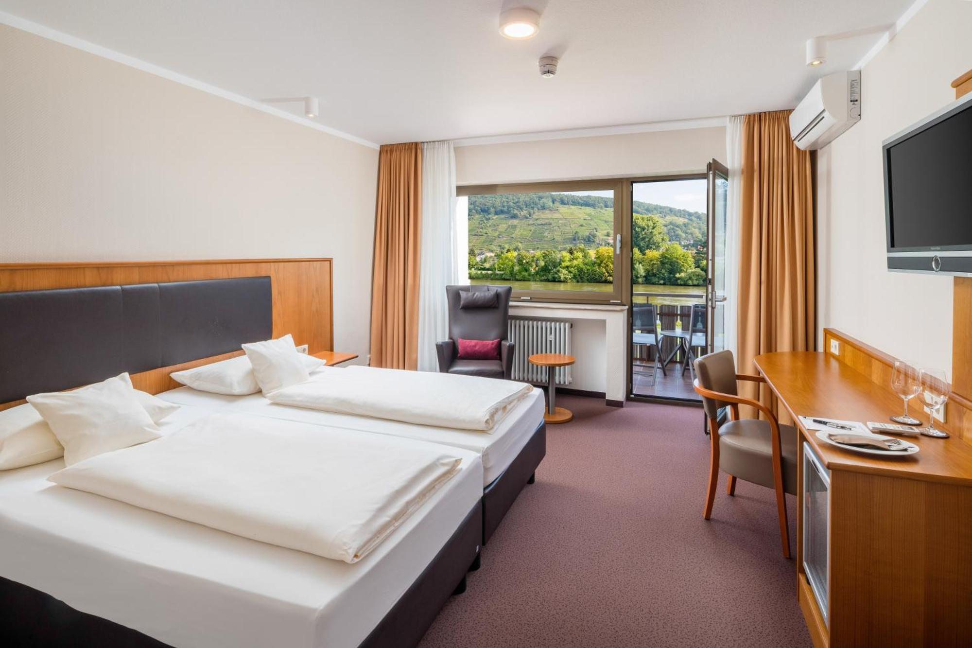 Hotel Straubs Schoene Aussicht Klingenberg am Main Εξωτερικό φωτογραφία