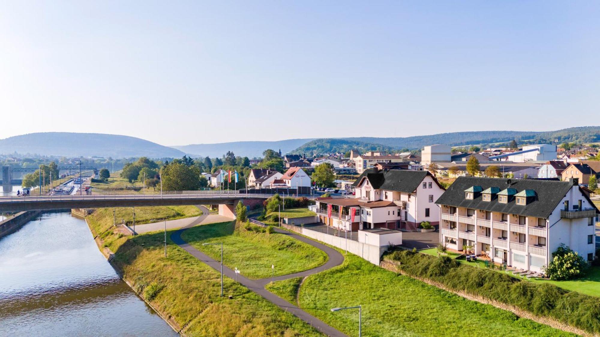 Hotel Straubs Schoene Aussicht Klingenberg am Main Εξωτερικό φωτογραφία