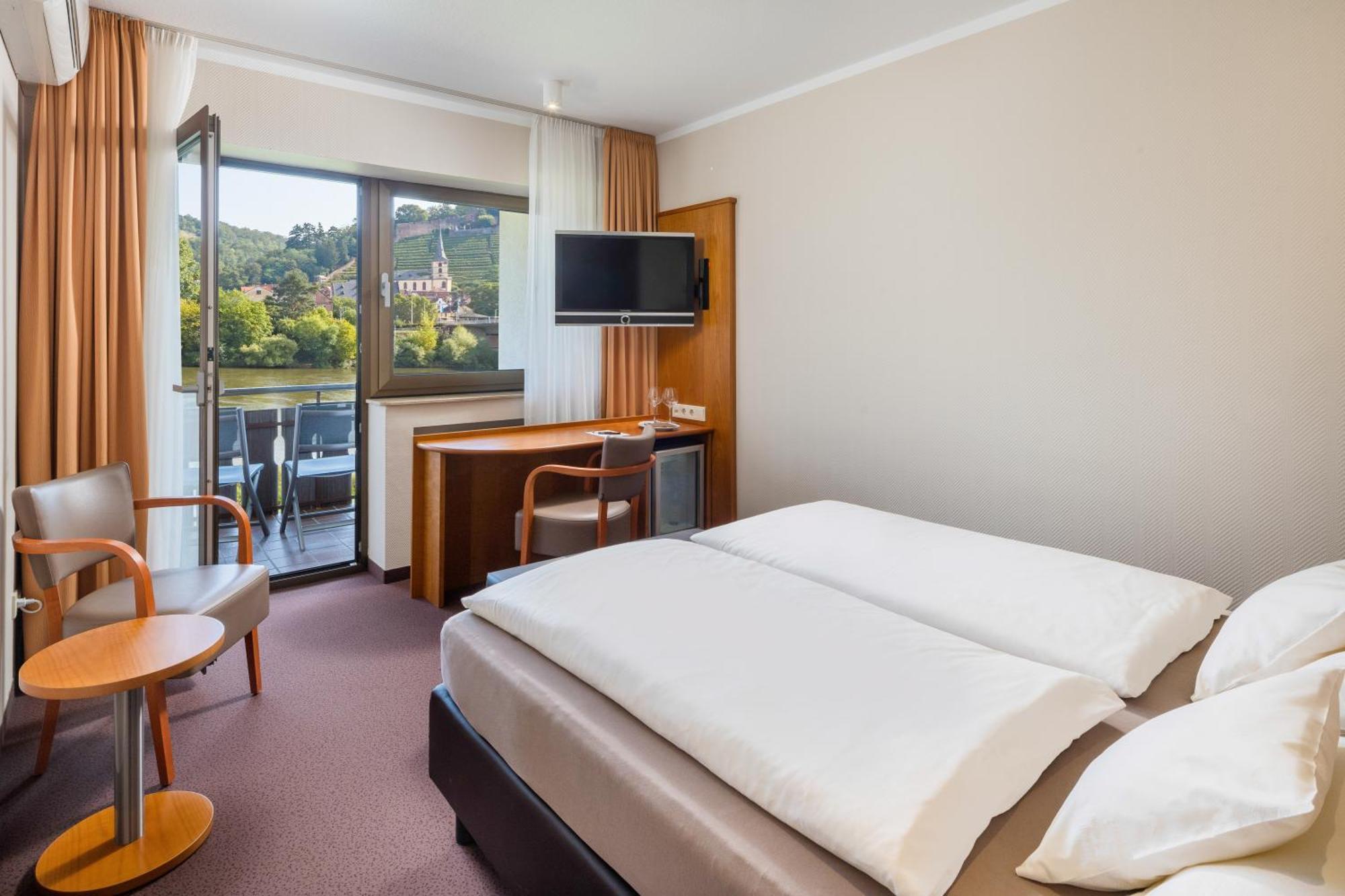 Hotel Straubs Schoene Aussicht Klingenberg am Main Εξωτερικό φωτογραφία